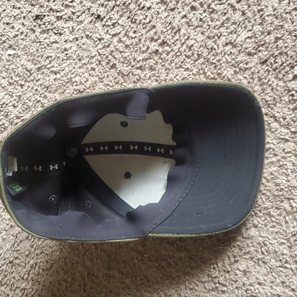 Like new kids fitted under Armour hat - Picture 2 of 2